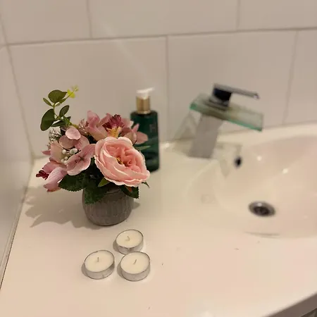 Urban Oasis - Luxe Cozy Centre Big Apartment